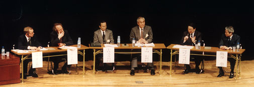 ��2�񍑍ۃV���|�W�E���ł̗l�q